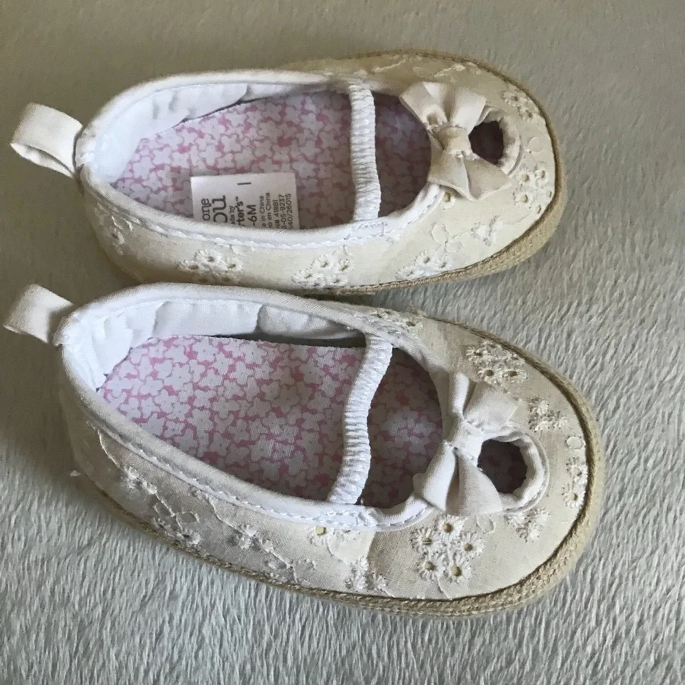 Adorable Baby Girl Bow Eyelet shoes